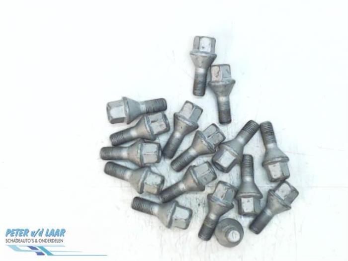 Set of wheel bolts from a Renault Twingo III (AH) 1.0 SCe 70 12V 2017
