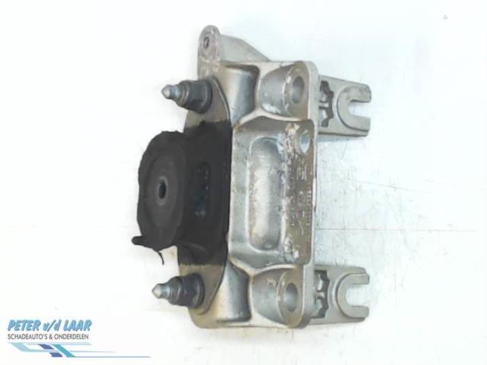 Used Engine mount Renault Twingo III (AH) 1.0 SCe 70 12V Price € 50,00 Margin scheme offered by Autodemontage van de Laar