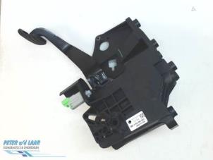 Used Brake pedal Renault Twingo III (AH) 1.0 SCe 70 12V Price € 80,00 Margin scheme offered by Autodemontage van de Laar