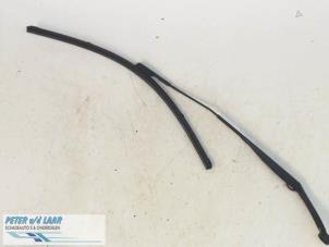 Used Front wiper arm Dacia Lodgy (JS) 1.2 TCE 16V Price € 25,00 Margin scheme offered by Autodemontage van de Laar