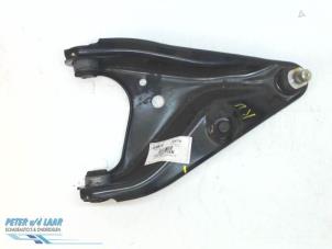 Usagé Bras de suspension avant droit Dacia Lodgy (JS) 1.2 TCE 16V Prix € 75,00 Règlement à la marge proposé par Autodemontage van de Laar