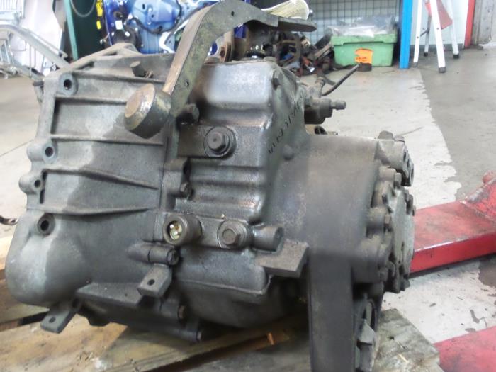 Gearbox from a Mercedes-Benz Vito (638.1/2) 2.3 108D 1998