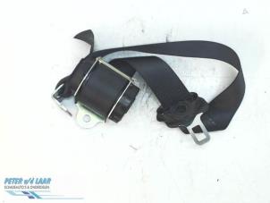 Usagé Insertion ceinture de sécurité arrière centre Opel Zafira Mk.II (M75) 1.7 CDTI 16V Prix € 50,00 Règlement à la marge proposé par Autodemontage van de Laar