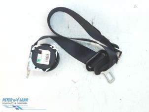 Usagé Insertion ceinture de sécurité arrière centre Opel Zafira Mk.II (M75) 1.7 CDTI 16V Prix € 50,00 Règlement à la marge proposé par Autodemontage van de Laar