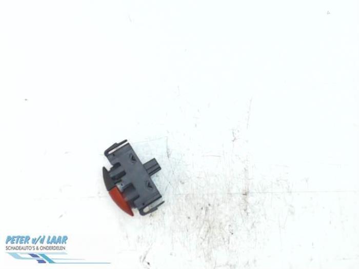 Panic lighting switch from a Renault Master IV (FV) 2.3 dCi 125 16V FWD 2018