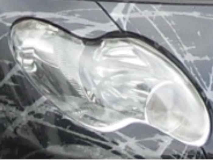 Używane Reflektor prawy Smart Fortwo Coupé (450.3) 0.7 Cena € 40,00 Procedura marży oferowane przez Autodemontage van de Laar