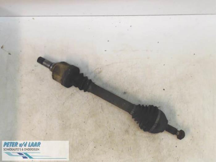 Front drive shaft, left from a Peugeot 407 SW (6E) 2.0 HDiF 16V 2005