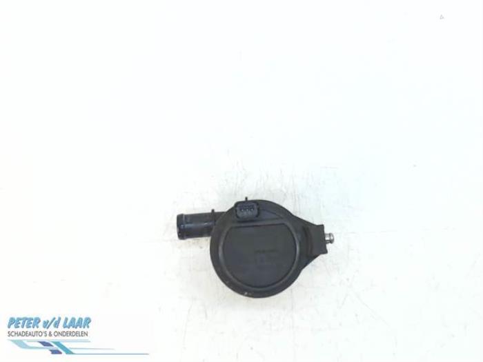 Water pump from a Renault Master IV (FV) 2.3 dCi 135 16V FWD 2014