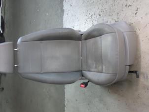 Używane Fotel lewy Volkswagen Caddy III (2KA,2KH,2CA,2CH) Cena € 100,00 Procedura marży oferowane przez Autodemontage van de Laar