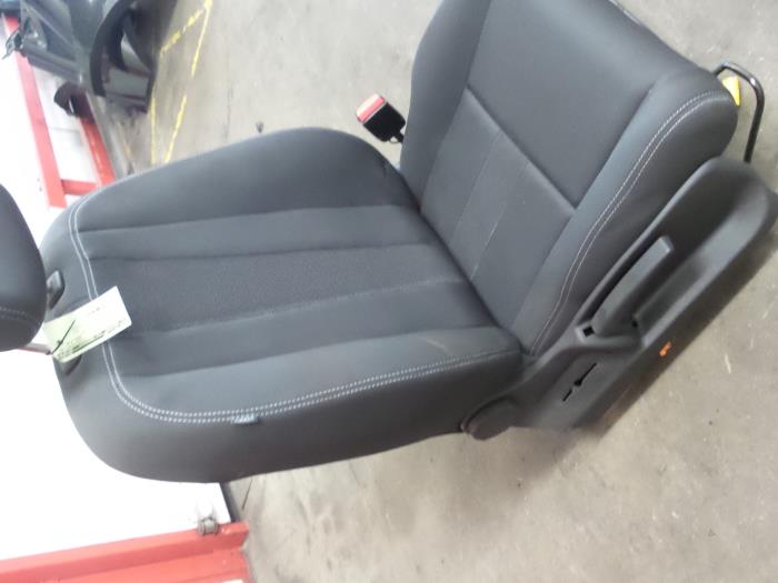 Seat, right from a Renault Megane III Berline (BZ) 1.9 dCi 2009