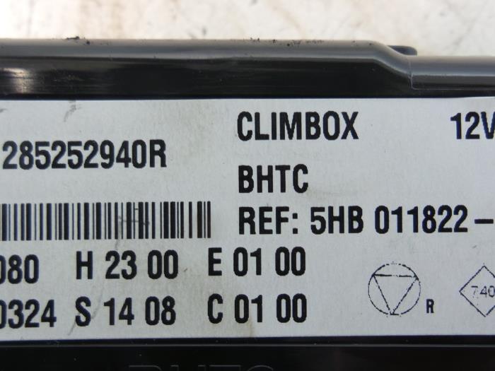 Módulo Climatronic de un Renault Twingo III (AH) 1.0 SCe 70 12V 2015