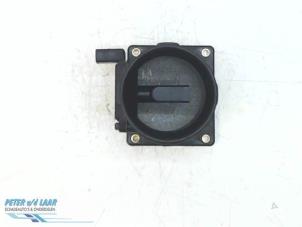 Luftmassenmesser van een Audi A6 Avant (C5) 2.4 V6 30V 1999