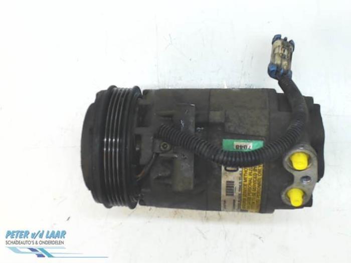 Air conditioning pump from a Opel Agila (A) 1.2 16V 2001