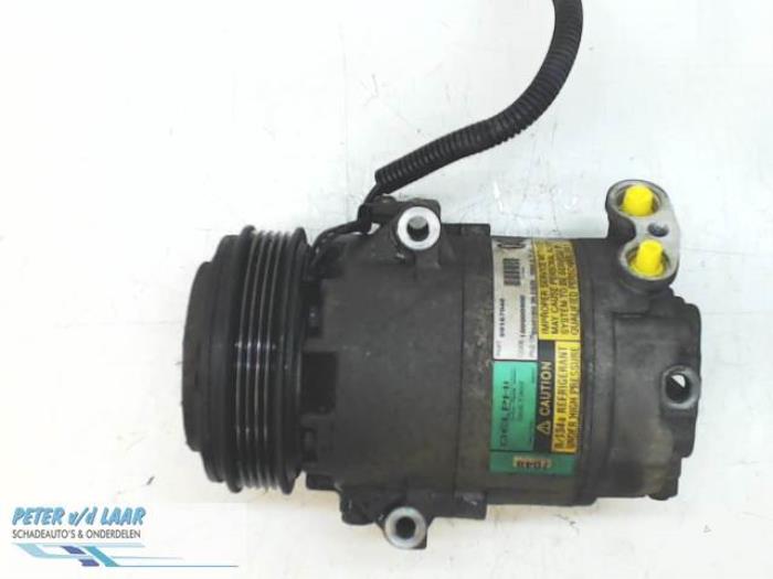 Air conditioning pump from a Opel Agila (A) 1.2 16V 2001