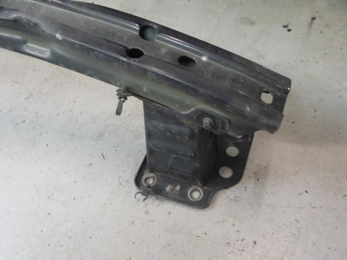 Front bumper frame from a Opel Vectra C GTS 1.8 16V 2006