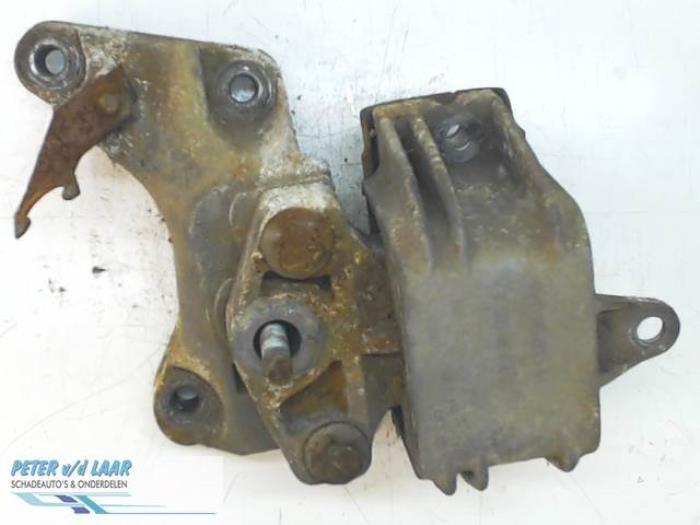 Used Engine mount Volkswagen Sharan (7M8/M9/M6) Price € 50,00 Margin scheme offered by Autodemontage van de Laar