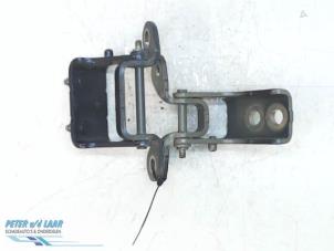 Używane Zawias drzwi prawych tylnych Nissan Micra (K14) 1.0 12V Cena € 50,00 Procedura marży oferowane przez Autodemontage van de Laar