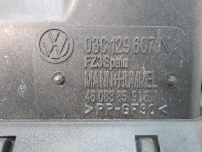 Boîtier filtre à air d'un Volkswagen Passat (3C2) 1.6 FSI 16V 2005