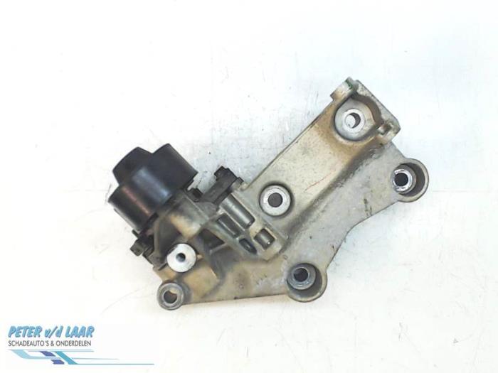 Usagé Support dynamo haut Renault Trafic (1FL/2FL/3FL/4FL) 1.6 dCi 140 Twin Turbo Prix € 50,00 Règlement à la marge proposé par Autodemontage van de Laar