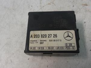 Używane Przekaznik alarmu Mercedes C (W203) 2.2 C-200 CDI 16V Cena € 30,00 Procedura marży oferowane przez Autodemontage van de Laar