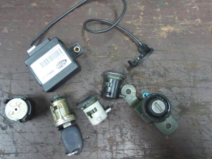 Used Ignition lock + computer Fiat Palio Weekend (178D) 1.2 MPI Fire Price € 30,00 Margin scheme offered by Autodemontage van de Laar