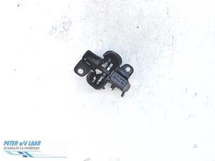 Usados Mecanismo de cerradura de capó Mercedes C Combi (S203) Precio de solicitud ofrecido por Autodemontage van de Laar