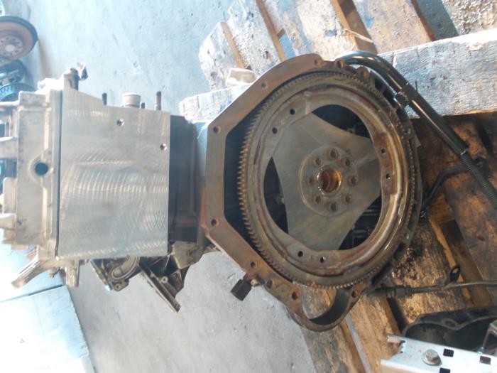 Engine from a Mercedes-Benz C Combi (S203) 2.2 C-220 CDI 16V 2003