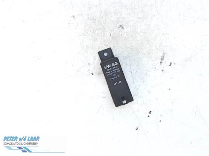 Glow plug relay Volkswagen Caddy III 1.9 TDI 038907281D