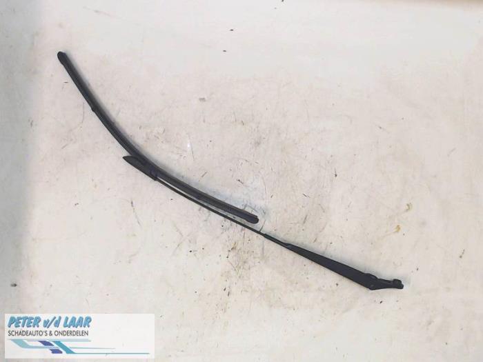 Front wiper arm from a Renault Kangoo Express (FW) 1.5 dCi 110 2018