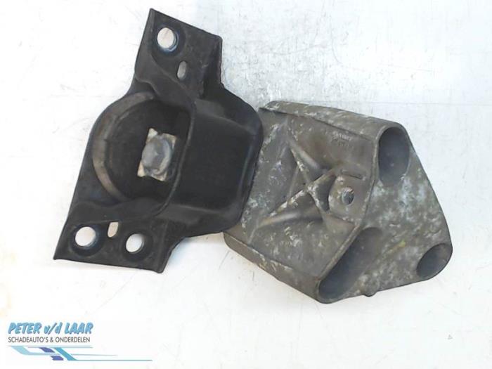 Used Engine mount Renault Clio III Estate/Grandtour (KR) 1.5 dCi 70 Price € 40,00 Margin scheme offered by Autodemontage van de Laar