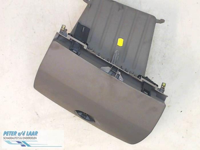 Glovebox from a Renault Modus/Grand Modus (JP) 1.2 16V Eco 2005