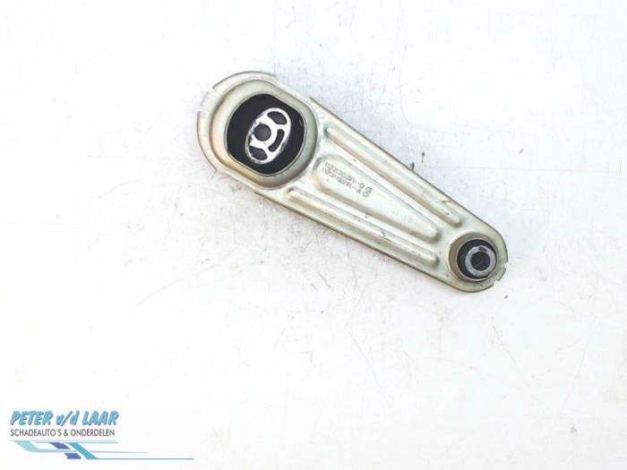 Used Engine mount Renault Clio III (BR/CR) 1.5 dCi 75 FAP Price € 35,00 Margin scheme offered by Autodemontage van de Laar