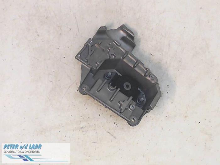 Used Engine mount Renault Clio III (BR/CR) 1.5 dCi 75 FAP Price € 35,00 Margin scheme offered by Autodemontage van de Laar