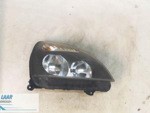 Used Headlight, right Renault Clio II (BB/CB) 1.4 16V Price € 40,00 Margin scheme offered by Autodemontage van de Laar