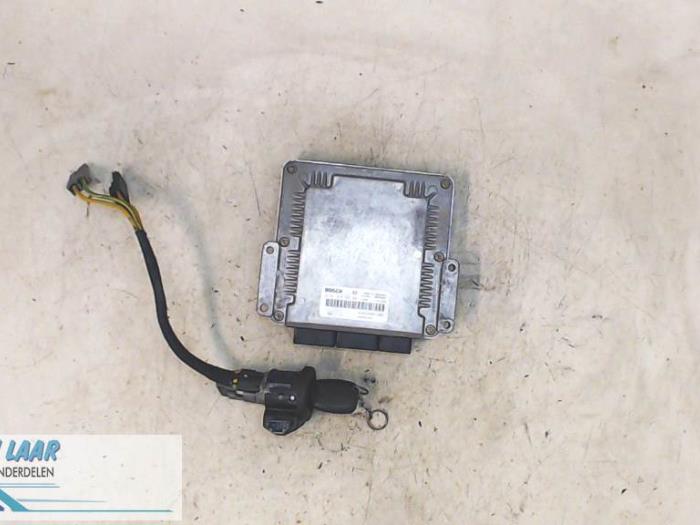 Used Engine management computer Renault Trafic New (FL) 1.9 dCi 100 16V Price € 181,50 Inclusive VAT offered by Autodemontage van de Laar
