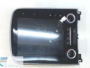 Usados Controlador de pantalla multimedia Renault Espace (RFCJ) 1.8 Energy Tce 225 EDC Precio de solicitud ofrecido por Autodemontage van de Laar