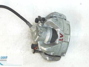Used Front brake calliper, left Renault Captur (2R) 1.5 Energy dCi 90 FAP Price on request offered by Autodemontage van de Laar
