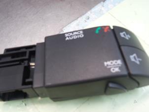Used Steering wheel mounted radio control Dacia Lodgy (JS) 1.6 16V Price on request offered by Autodemontage van de Laar