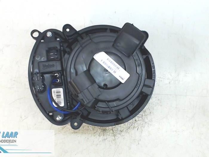 Motor de ventilador de calefactor de un Renault Megane IV Estate (RFBK) 1.3 TCE 140 16V 2018