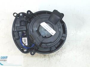 Usados Motor de ventilador de calefactor Renault Megane IV Estate (RFBK) 1.3 TCE 140 16V Precio € 100,00 Norma de margen ofrecido por Autodemontage van de Laar
