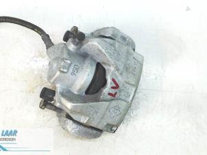 Used Front brake calliper, left Renault Captur (2R) 1.5 Energy dCi 90 FAP Price on request offered by Autodemontage van de Laar