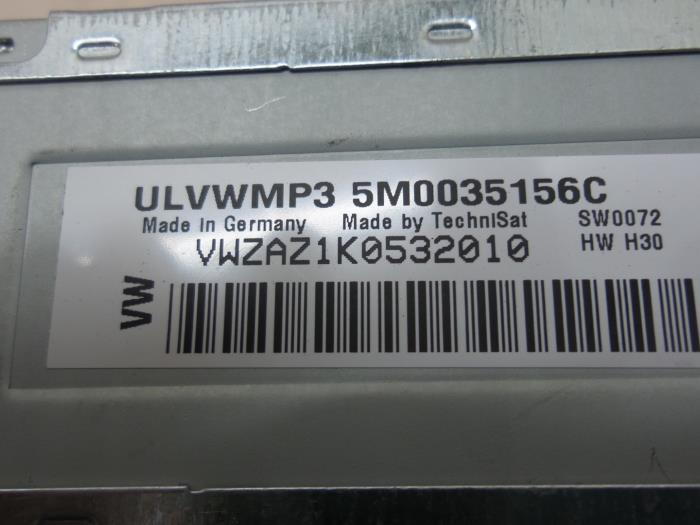 Radio CD player from a Volkswagen Polo V (6R) 1.6 TDI 16V 90 2010