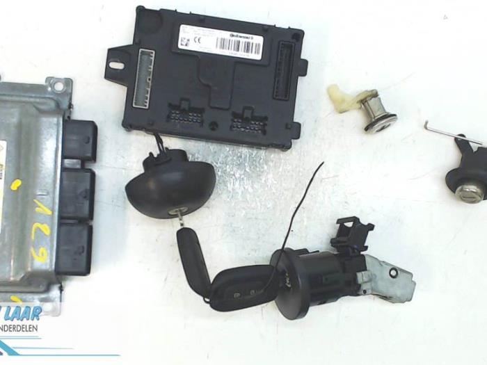 Used Engine management computer Dacia Lodgy (JS/SD0J) 1.6 Sce 100 16V Price € 400,00 Margin scheme offered by Autodemontage van de Laar