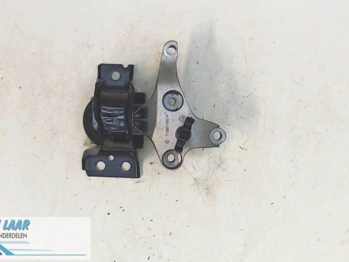 Used Engine mount Dacia Duster (SR) 1.2 TCE 16V 4x4 Price € 50,00 Margin scheme offered by Autodemontage van de Laar