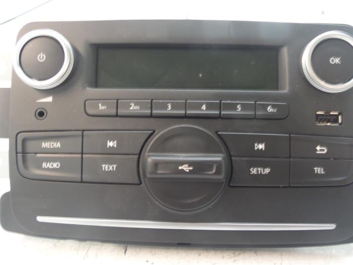 Radio CD Spieler van een Dacia Duster (SR) 1.2 TCE 16V 4x4 2018