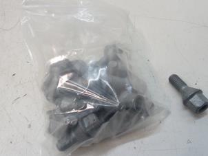 Used Set of bolts Dacia Duster (SR) 1.2 TCE 16V 4x4 Price on request offered by Autodemontage van de Laar