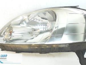 Używane Reflektor lewy Volkswagen Fox (5Z) 1.2 Cena na żądanie oferowane przez Autodemontage van de Laar