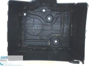 Used Battery box Renault Twingo II (CN) 1.5 dCi 75 FAP Price € 50,00 Margin scheme offered by Autodemontage van de Laar