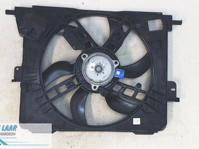 Używane Silnik wentylatora Renault Twingo III (AH) 1.0 SCe 70 12V Cena na żądanie oferowane przez Autodemontage van de Laar