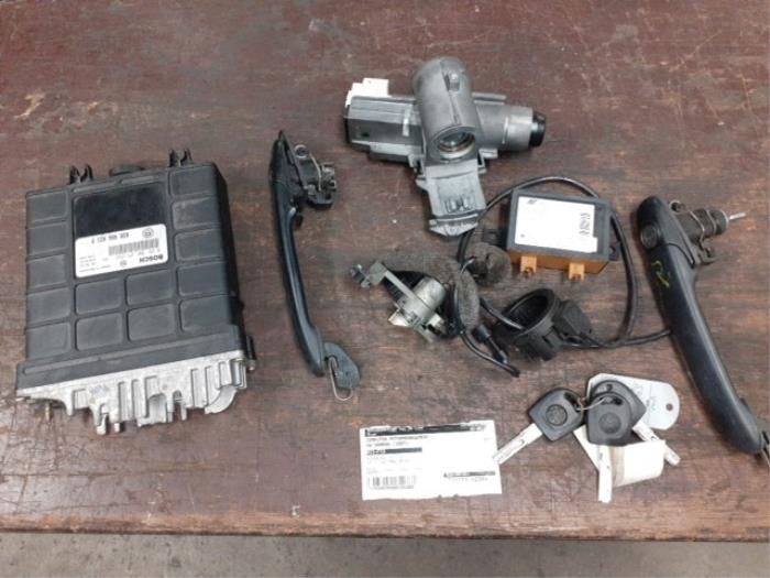 Used Engine management computer Volkswagen Sharan (7M8/M9/M6) 1.9 TDI 90 Price € 200,00 Margin scheme offered by Autodemontage van de Laar